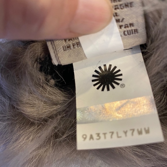 1 PAIR LEFT!  BNWT Ugg Leather Gloves w/Fur-Size Medium - Picture 7 of 12